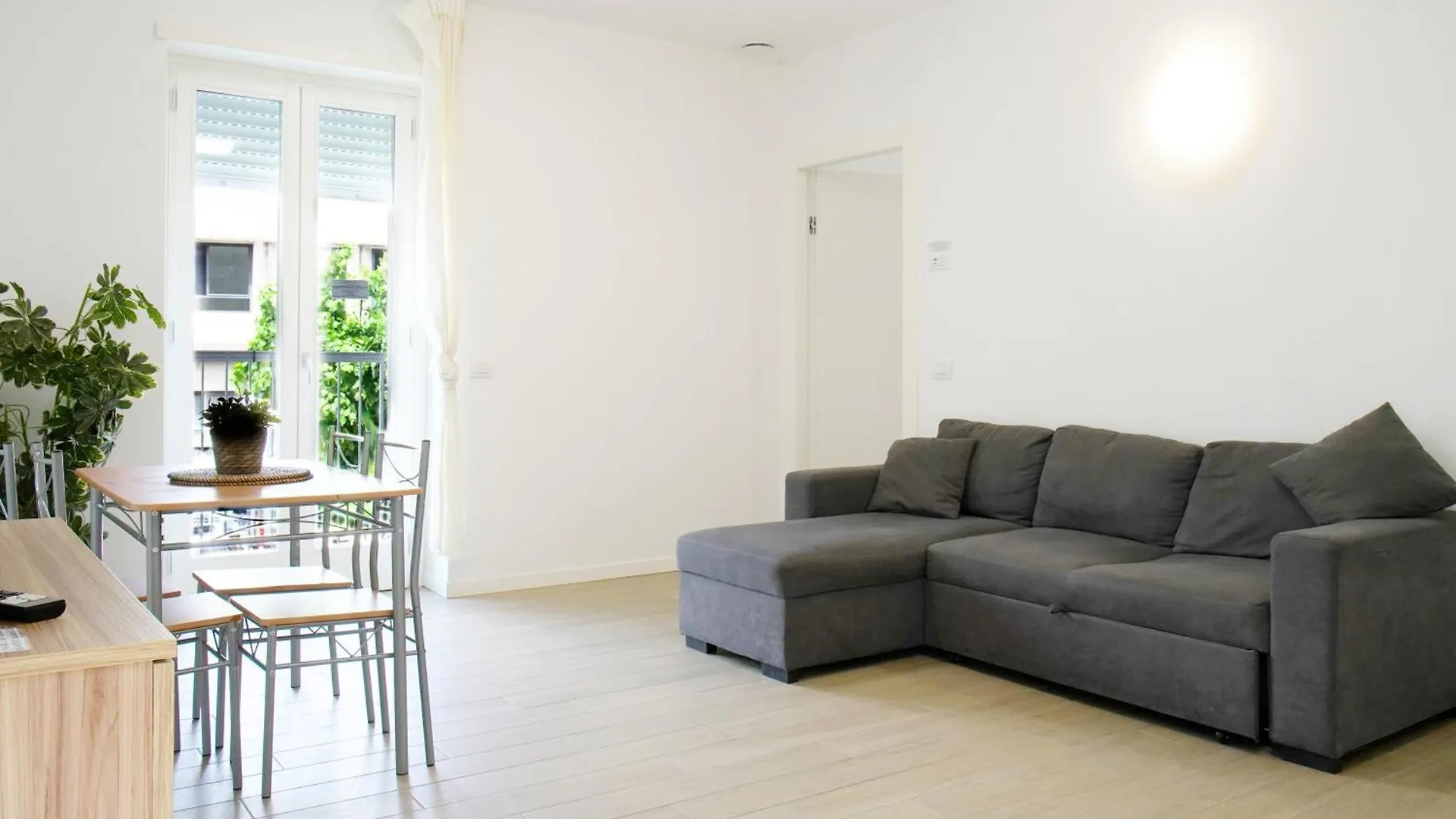 Casa Ideale Tim Appartmanti Moderni Vicina Al Centro Lecco 0*,  Italy