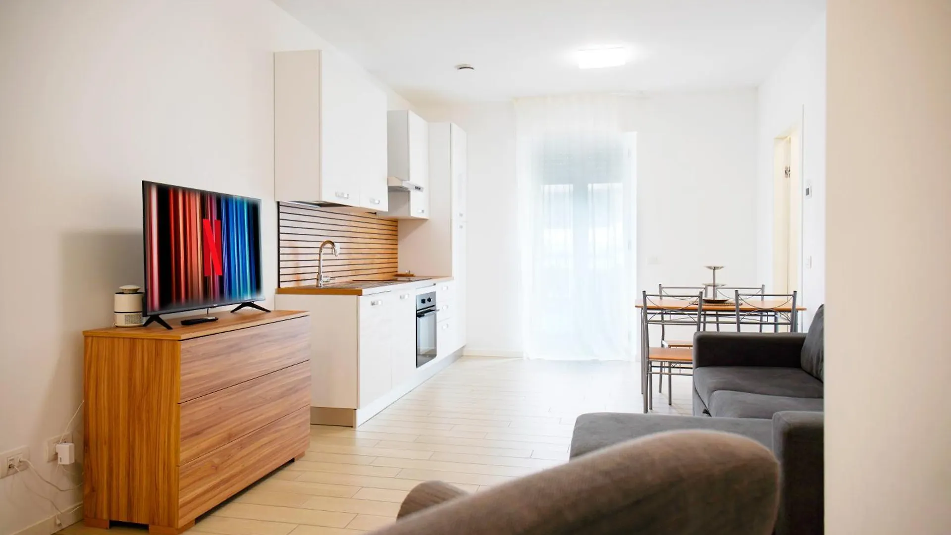 Apartment Casa Ideale Tim Appartmanti Moderni Vicina Al Centro Lecco Italy