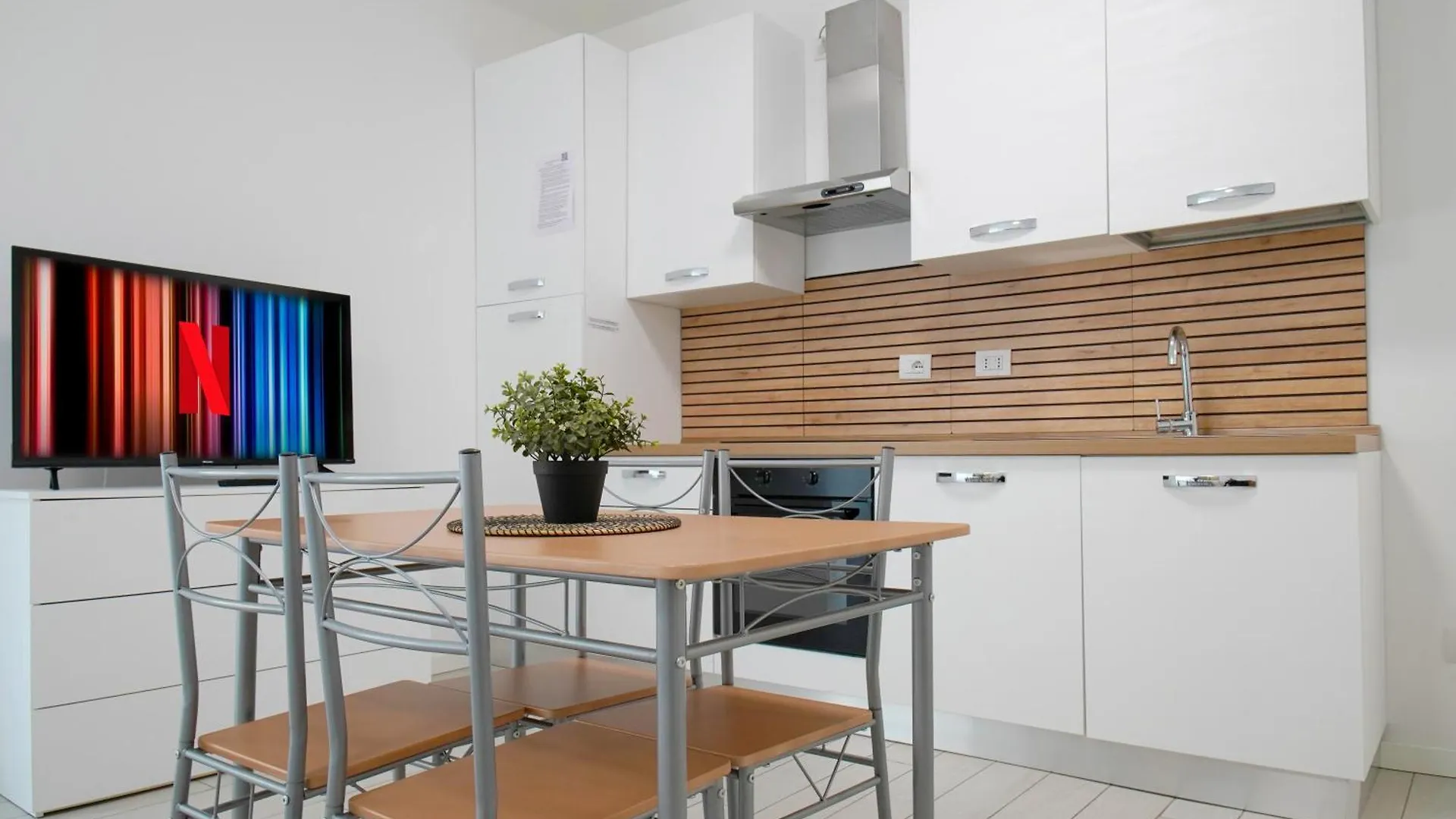 Casa Ideale Tim Appartmanti Moderni Vicina Al Centro Lecco 0*,