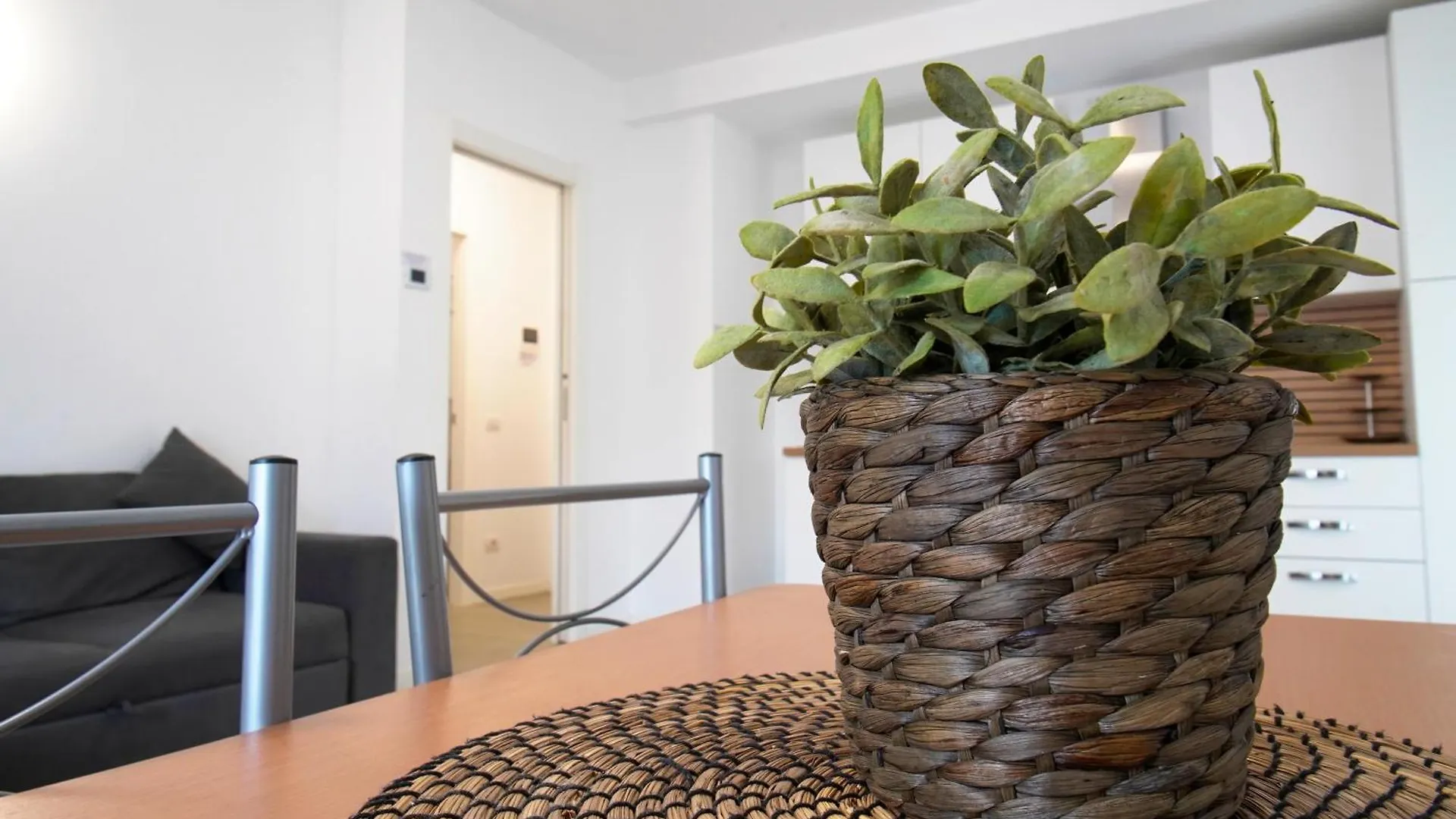 Apartment Casa Ideale Tim Appartmanti Moderni Vicina Al Centro Lecco Italy